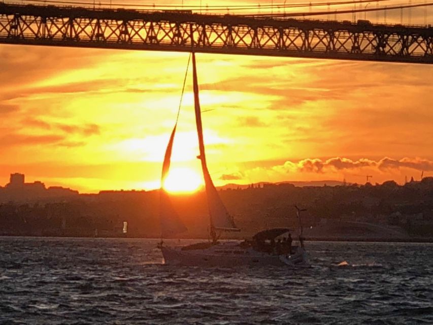 Lisbon: Private Sunset Sailing Tour with Champagne - Belém Tower and the Discoveries Monument