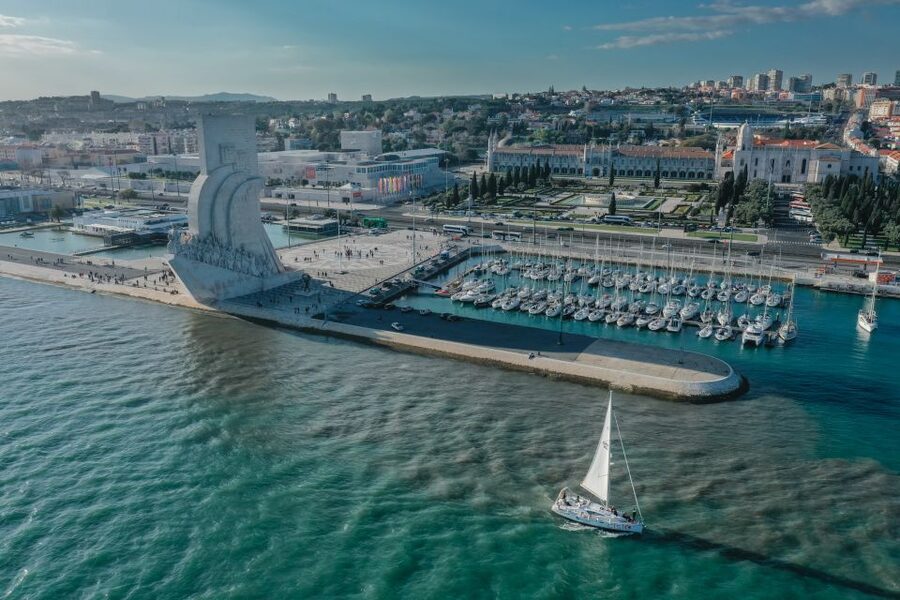 Lisbon: Private Tagus River Yacht Tour - Setting out from Alcântara