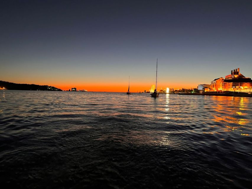 Lisbon: Sailboat Sunset Tour with a Drink - Why the Tagus is the right place to watch Lisbon change color