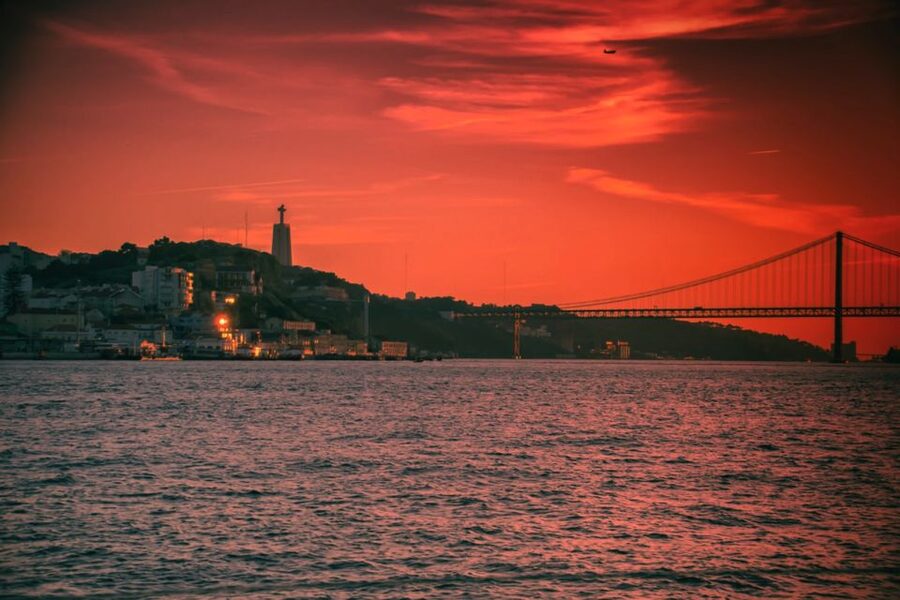 Lisbon: Sailboat Tour w/ Local Guide and Open Bar Green Wine - The first view of Lisbon from the Tagus