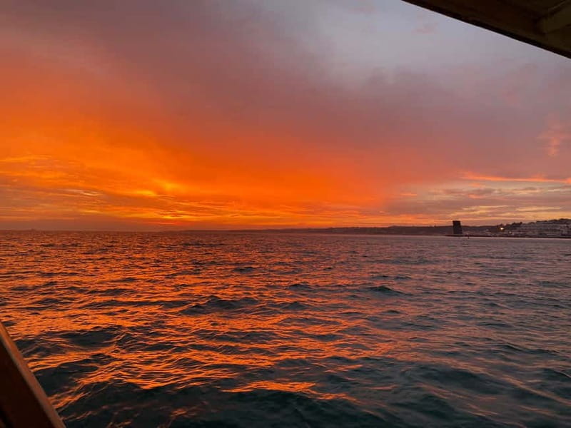 Lisbon: Sailing Boat Tour with Drinks & Pastel de Nata - Almada and Christ the King across the water