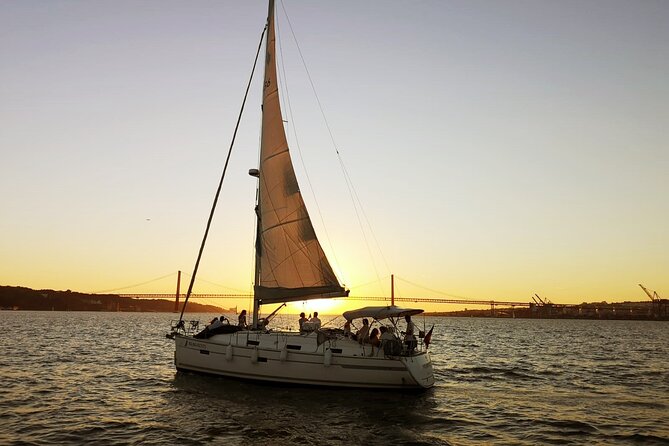 Lisbon Small Group 2h Sunset Sailing- Live Commentary & a Drink - A two-hour view of Lisbon that feels different