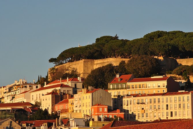 Lisbon Small Group 2h Sunset Sailing- Live Commentary & a Drink - Cristo Rei and the 25th of April Bridge