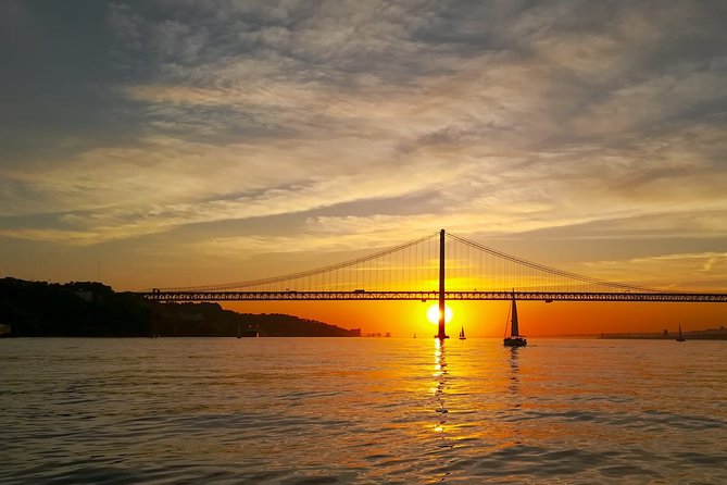 Lisbon Small Group 2h Sunset Sailing- Live Commentary & a Drink - Commerce Square and the old city above it