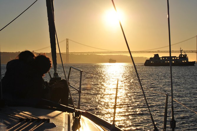 Lisbon Small Group 2h Sunset Sailing- Live Commentary & a Drink - São Jorge Castle from below