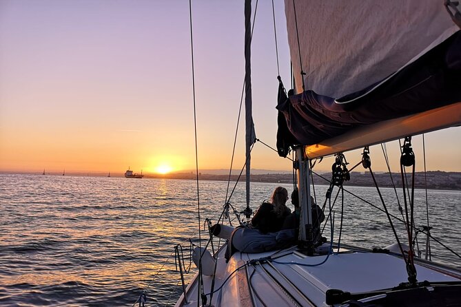 Lisbon Small Group 2h Sunset Sailing- Live Commentary & a Drink - What the crew adds to the sailing