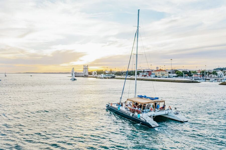Lisbon: Sunset Catamaran Boat Tour with Music and Drinks - Should you book it?