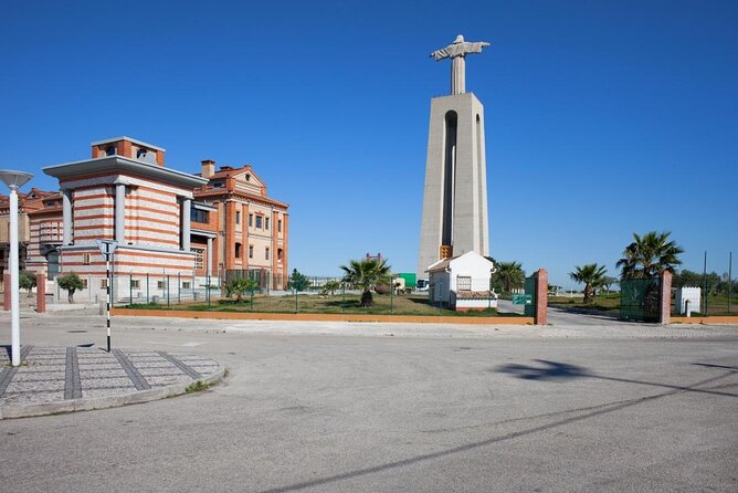 Lisbon: Sunset Cruise With Drinks on Spacious Yacht - Key points to know before booking