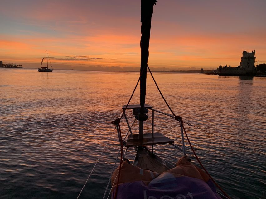 Lisbon: Sunset Sailing Cruise with Wine - Setting out from the marina