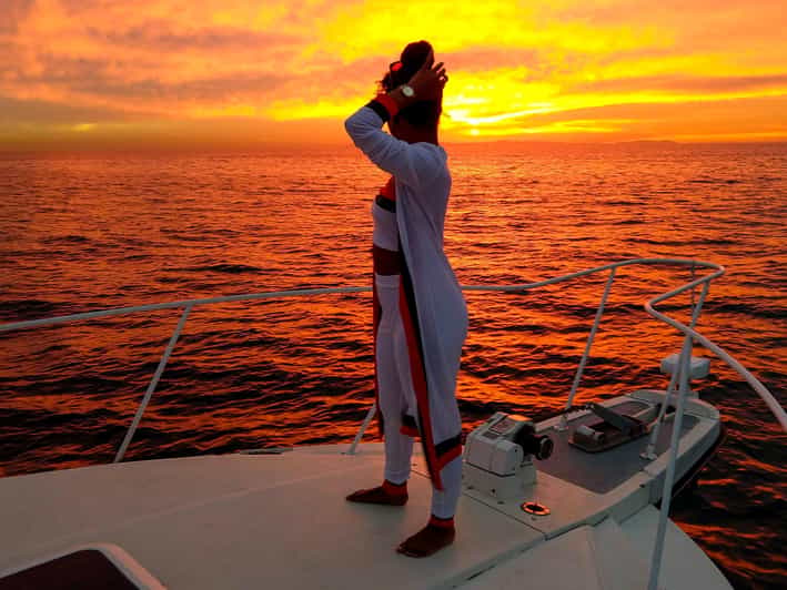 Long Beach: 3hr Private Yacht Trip (1 ticket covers 1-6 ppl) - Sunset, music, and your own picnic