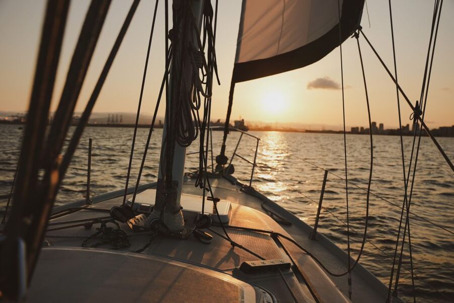 Long Beach: Private Sailboat Rental with Licensed Captain - Comfort on a small sailboat