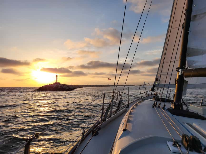 Los Angeles: Sunset Sailing - The two-hour route toward the open coast