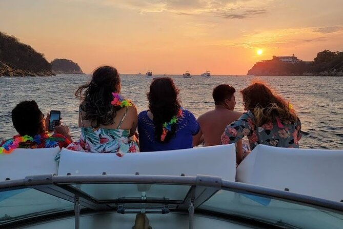 Los Cabos Yacht Adventure - Arch, Snorkel, Lunch, Drinks 1-18ppl - El Arco and Lovers Beach from the water