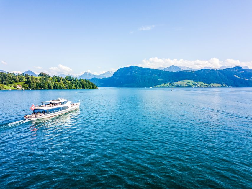 Lucerne: 1-Hour Cruise on Panoramic Yacht - Using the audio guide without missing the views