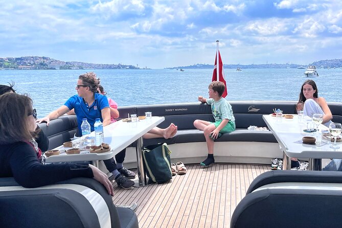 Luxury Bosphorus Yacht Tour – Asian Side Stop & Exploration - The 15-minute stop in Asian-side Kanlıca
