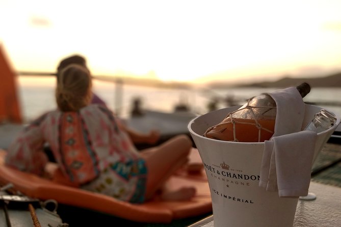 LUXURY Catamaran Bora Bora : The Sunset Escape - Drinks, snacks, and the onboard service