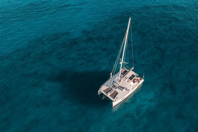 Luxury Catamaran Cruise, Dia Island –Open Bar & Lunch -Top Rated! - A luxury catamaran with useful comforts