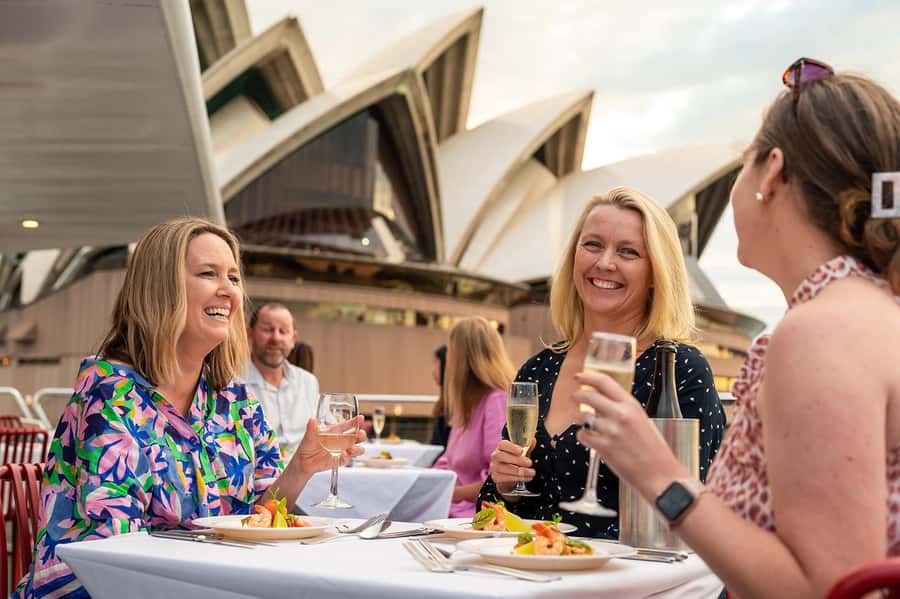 Luxury Catamaran Lunch Cruise with Deluxe Buffet - How the 90-minute schedule shapes the experience