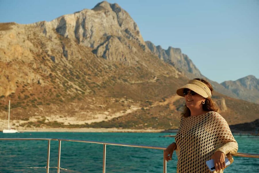 Luxury Catamaran to Balos: Sunset, Snacks, Drinks & Transfer - The sunset return to Kissamos