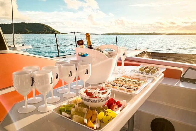 LUXURY PRIVATE Catamaran Bora Bora : Half-Day Trip - The aquarium-like snorkel stop