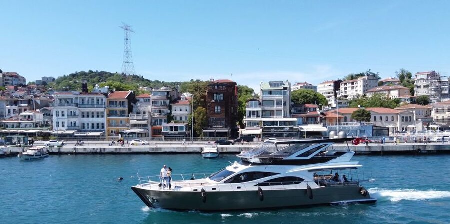 Luxury Private Yacht Rental - The live guide makes the route more than a photo ride