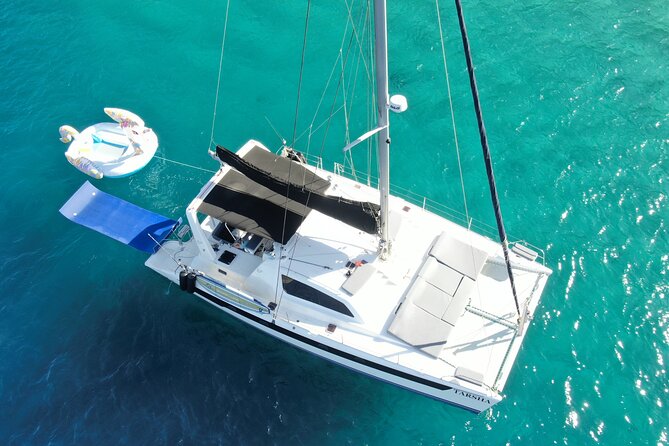 Luxury Sailing catamaran charter in Cabo San Lucas all inclusive - Cruising to the Arch for the main photo stop