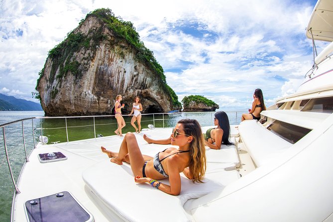 Luxury Yacht & Snorkel with All inclusive Open bar and lunch - What luxury means here