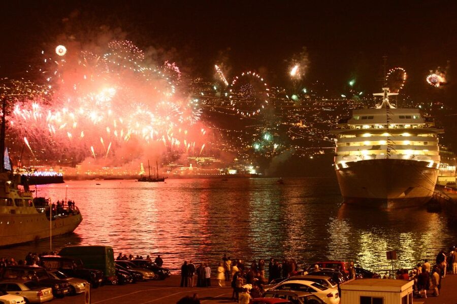 Madeira: New Year's Eve Fireworks by Catamaran - What the 1.5-hour cruise is really like