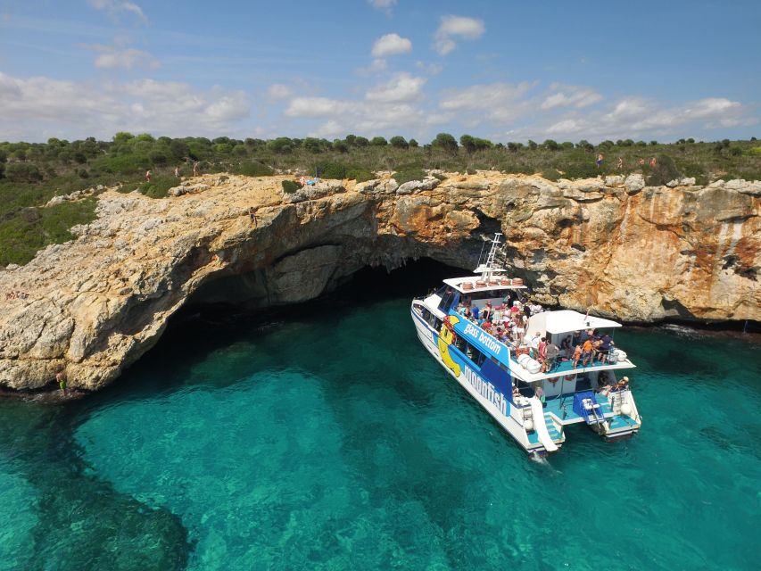 Mallorca: 4-Hour Eastern Coast Catamaran Cruise - What the crew and onboard mood are like