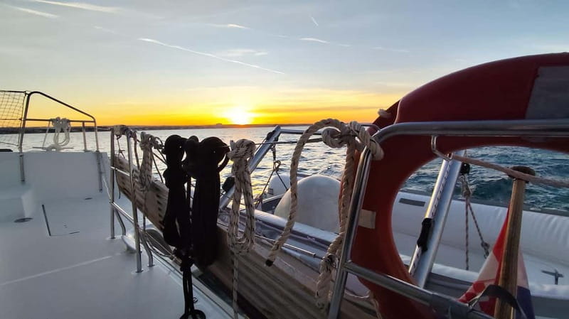 Mallorca: Catamaran Boat Tour with Tapas - A Comfortable Boat for a Small Group
