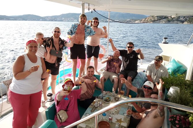 Mallorca Catamaran Small Group Cruise with Tapas 4-hours - Homemade tapas served onboard