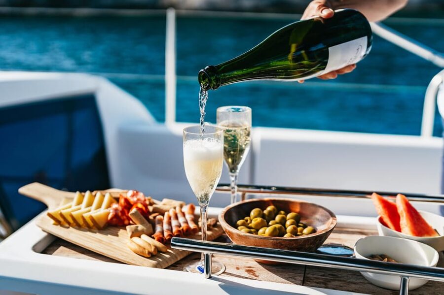 Mallorca: Midday or Sunset Sailing with Snacks and Open Bar - Leaving Club de Mar Mallorca