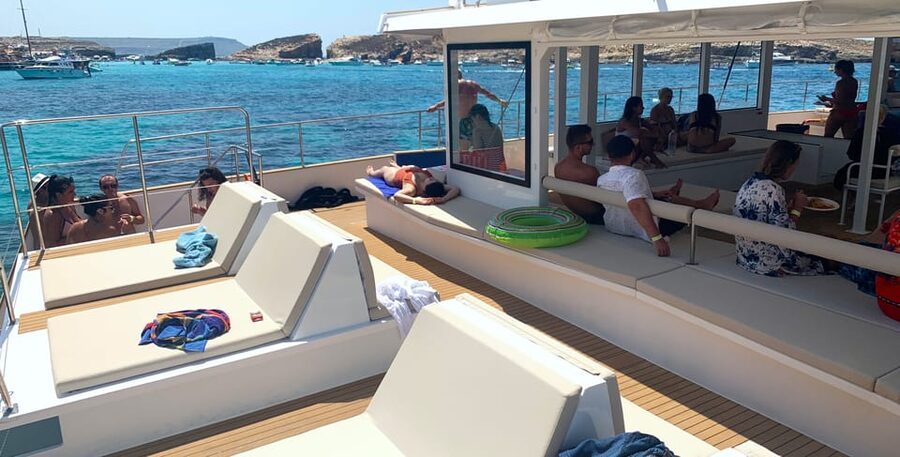 Malta: Blue Lagoon Evening Catamaran Cruise - Blue Lagoon swimming without anchoring inside