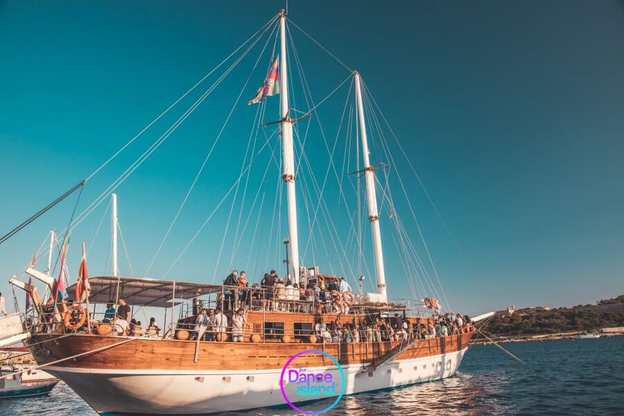Malta: Sailboat Party with an Open Bar, Snack, and Swimming - The open bar and what it really adds