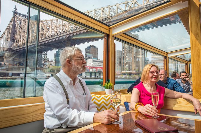 Manhattan Architecture Yacht Cruise - Seeing Manhattan as an Island