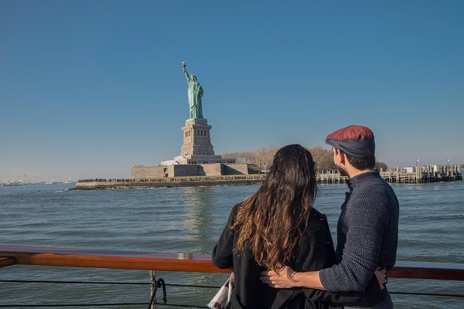 Manhattan Architecture Yacht Cruise - Boarding at Pier 62