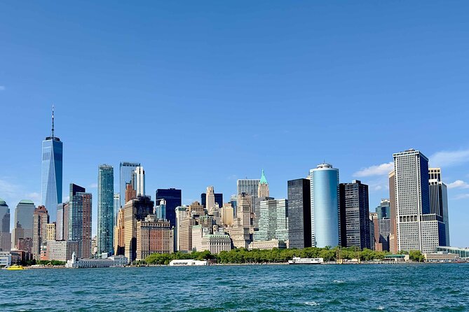 Manhattan Architecture Yacht Cruise - Lower East Side, Roosevelt Island, and the Changing Waterfront