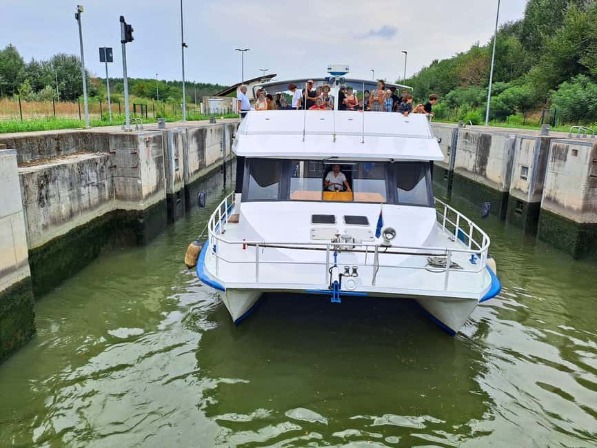 Mantua: Guided sailing from the Park to the Port with the water elevator - Seeing Mantua from the water