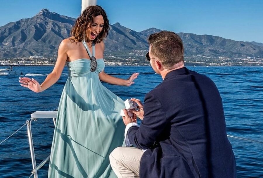 Marbella: Puerto Banús Private Sailing Cruise with Drinks - Choosing two, three, six, or eight hours