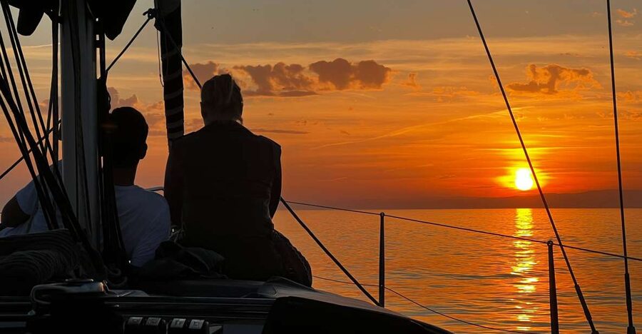 Marbella: Sunset Sailing Trip with Drinks and Snacks - Key points at a glance