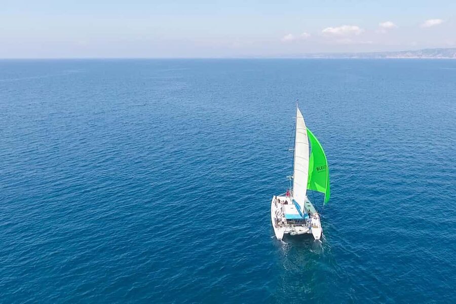 Marseille: Calanques Catamaran Cruise, Picnic, & Swimming - Leaving from Port de la Pointe Rouge