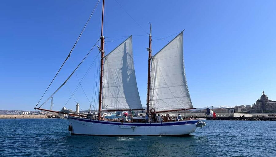 Marseille: Calanques Sailing Cruise with Lunch and Wine - Swimming in the Calanques