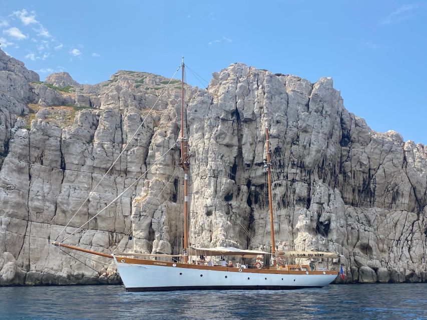 Marseille: Calanques Sailing Day Trip with Lunch and Wine - Small details that improve the day