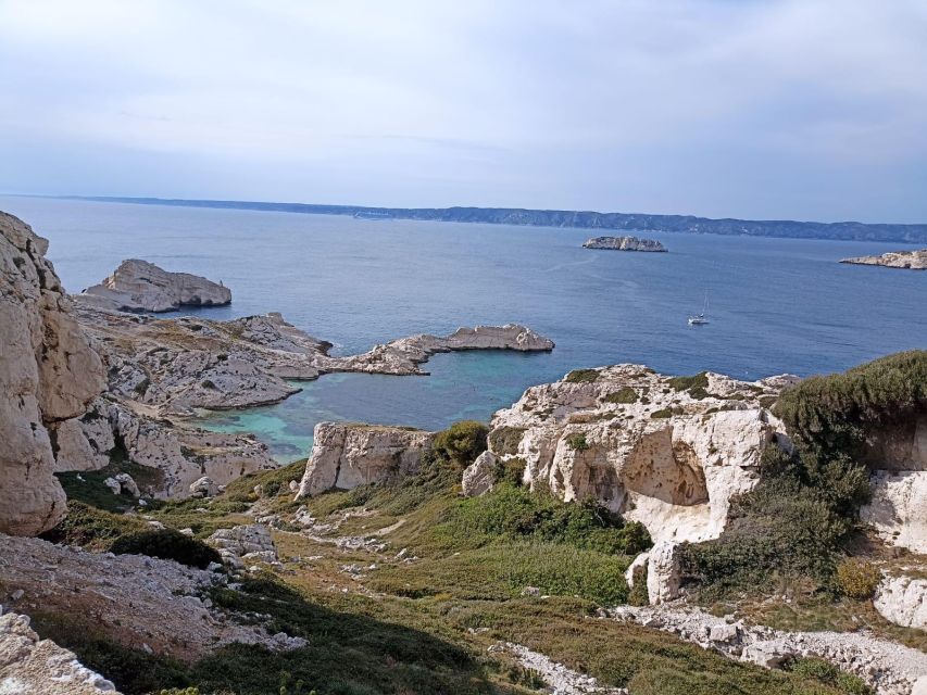 Marseille: Catamaran cruise to discover Frioul Islands - Leaving Corbière Port and seeing Marseille from the rooftop