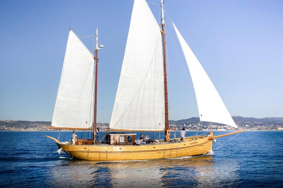 Marseille: Day sailing in the heart of the Calanques with organic lunch and wine - Frioul, Prado, and Île Maïre