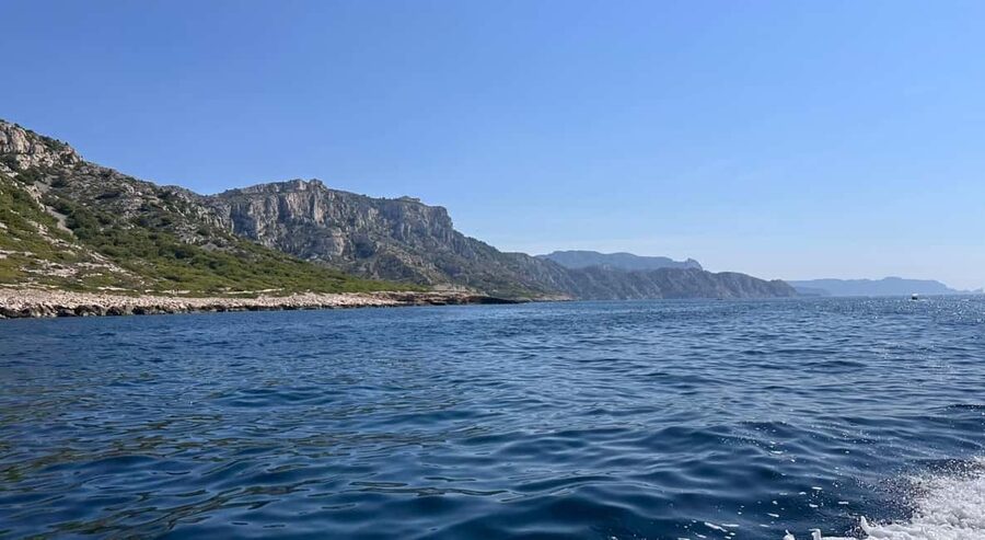 Marseille: Day sailing in the heart of the Calanques with organic lunch and wine - Who will enjoy this day most