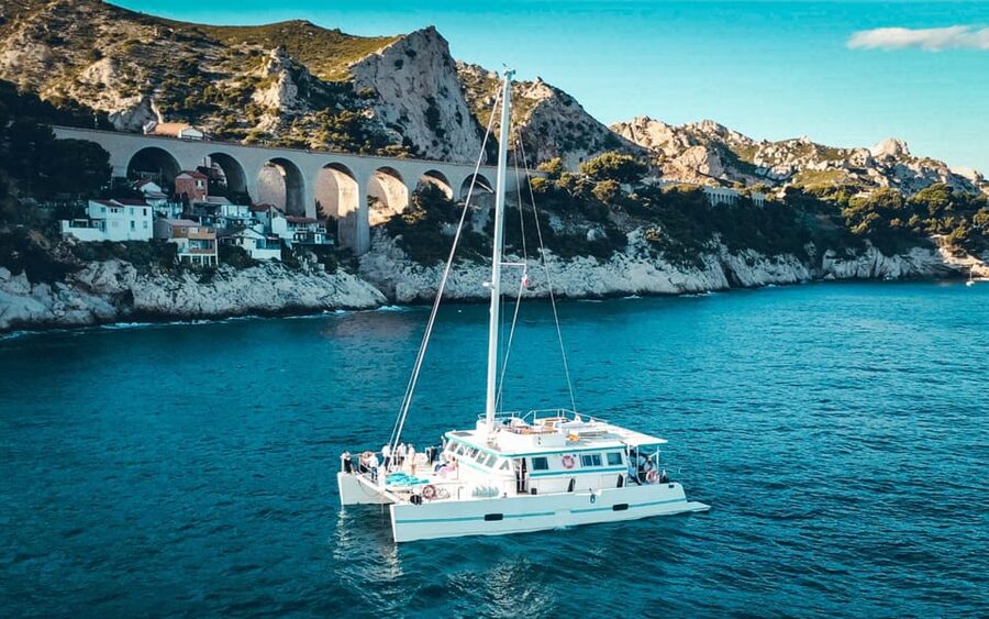 Marseille: Frioul Archipelago Catamaran Cruise with Lunch - The Frioul Archipelago from the water