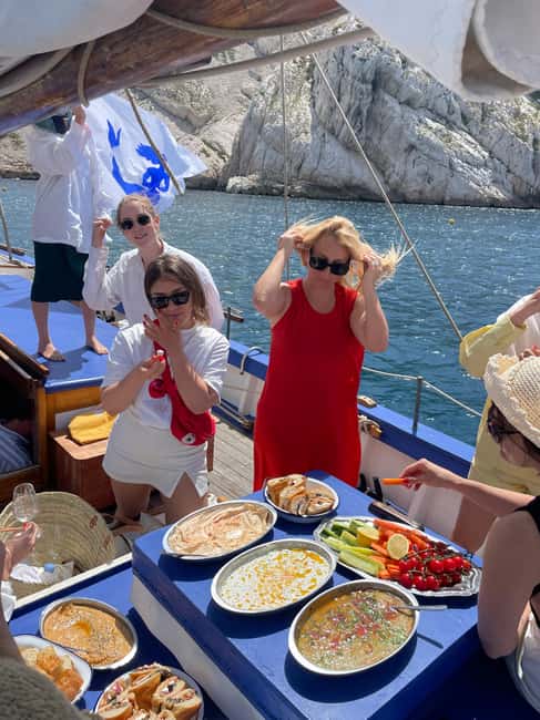 Marseille: Sailing cruise in the calanques, lunch and wine - Passing Château d’If and Les Goudes