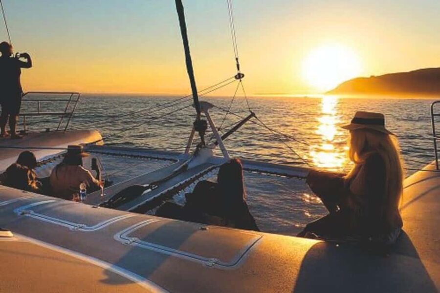 Marseille: Sunset catamaran cruise, buffet & drinks - Drinks, music, and the mood on Le Feng Shui