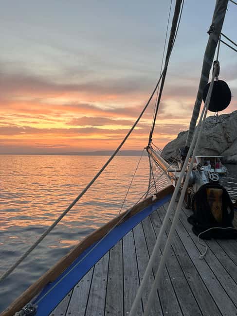 Marseille: Sunset Sailing, Buffet, and Wine - Vallon des Auffes and Pointe de Malmousque